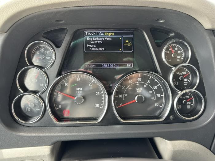2021 Peterbilt 567 — photo 25
