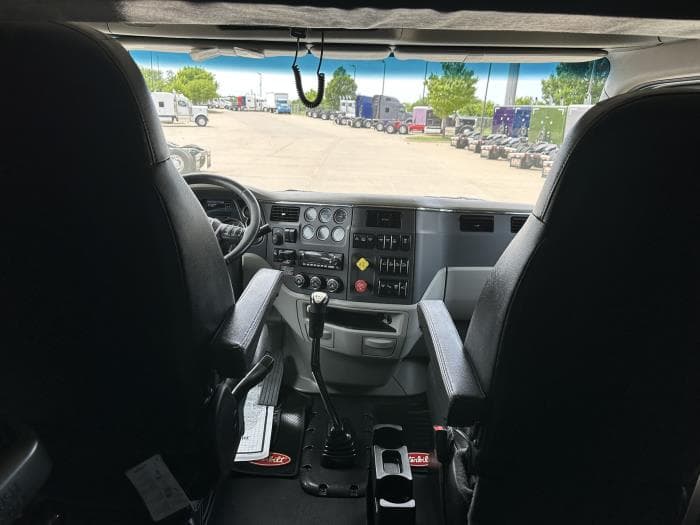 2021 Peterbilt 567 — photo 14