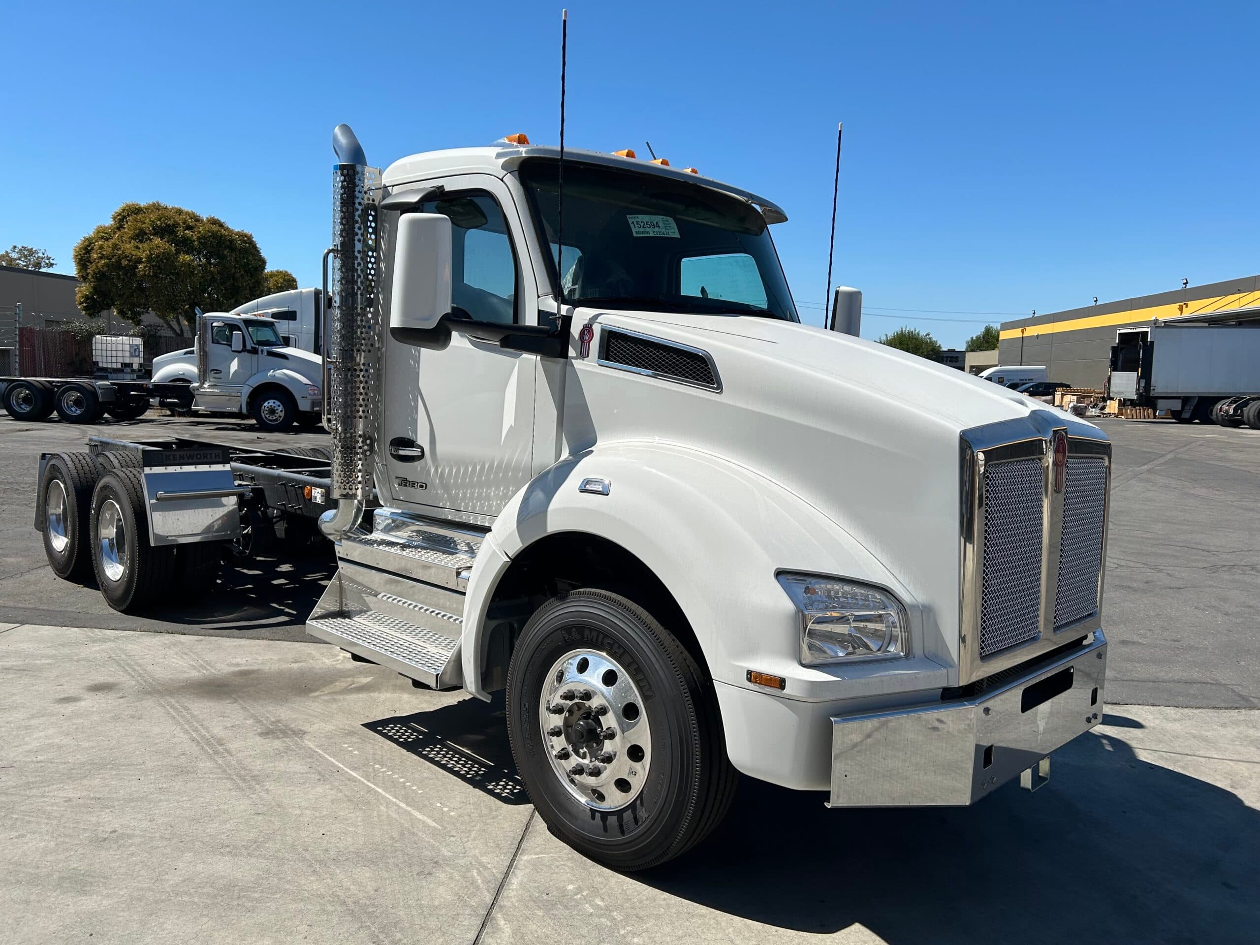 2025 Kenworth T880