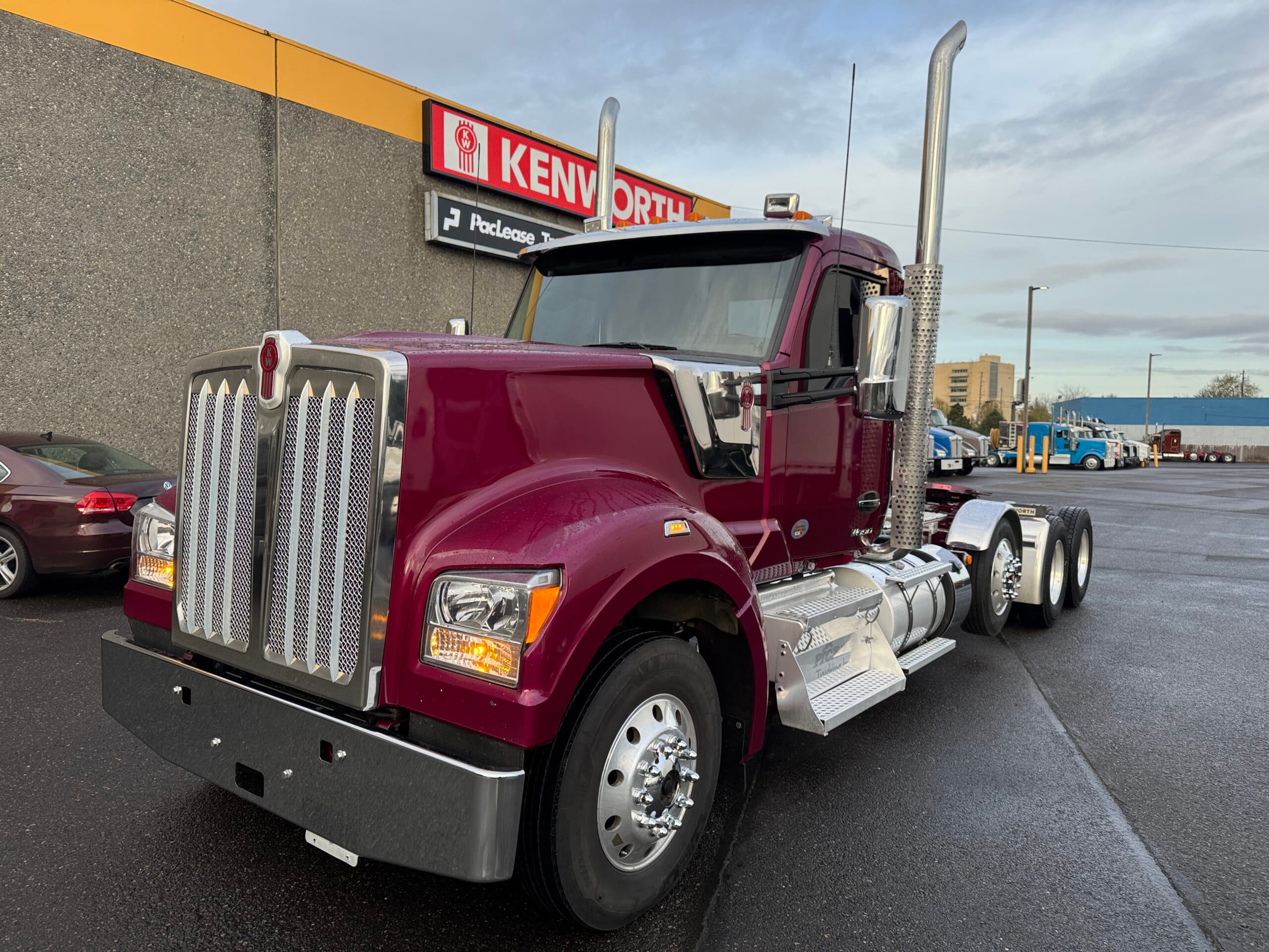 2024 Kenworth W990