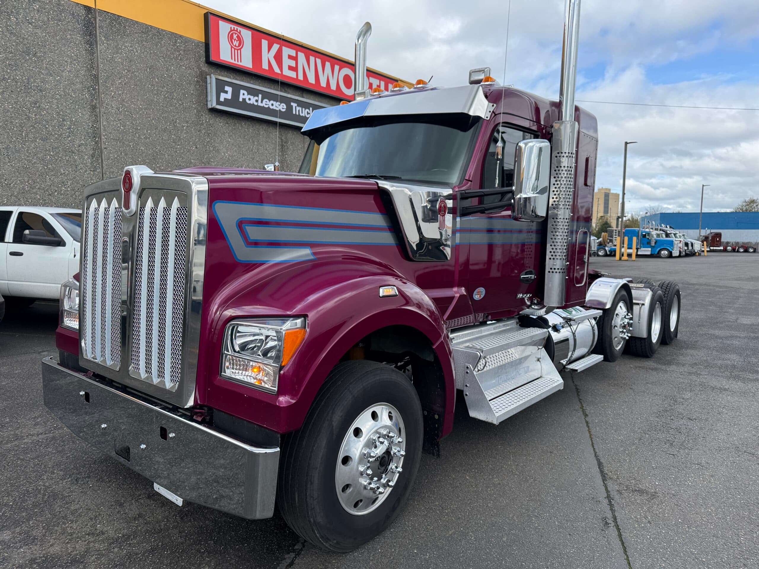 2024 Kenworth W990