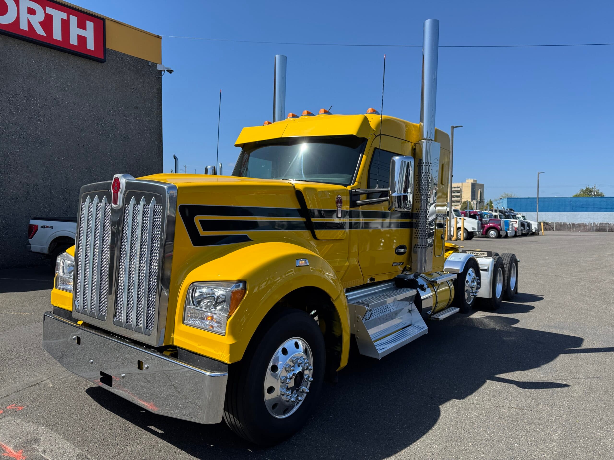 2023 Kenworth W990