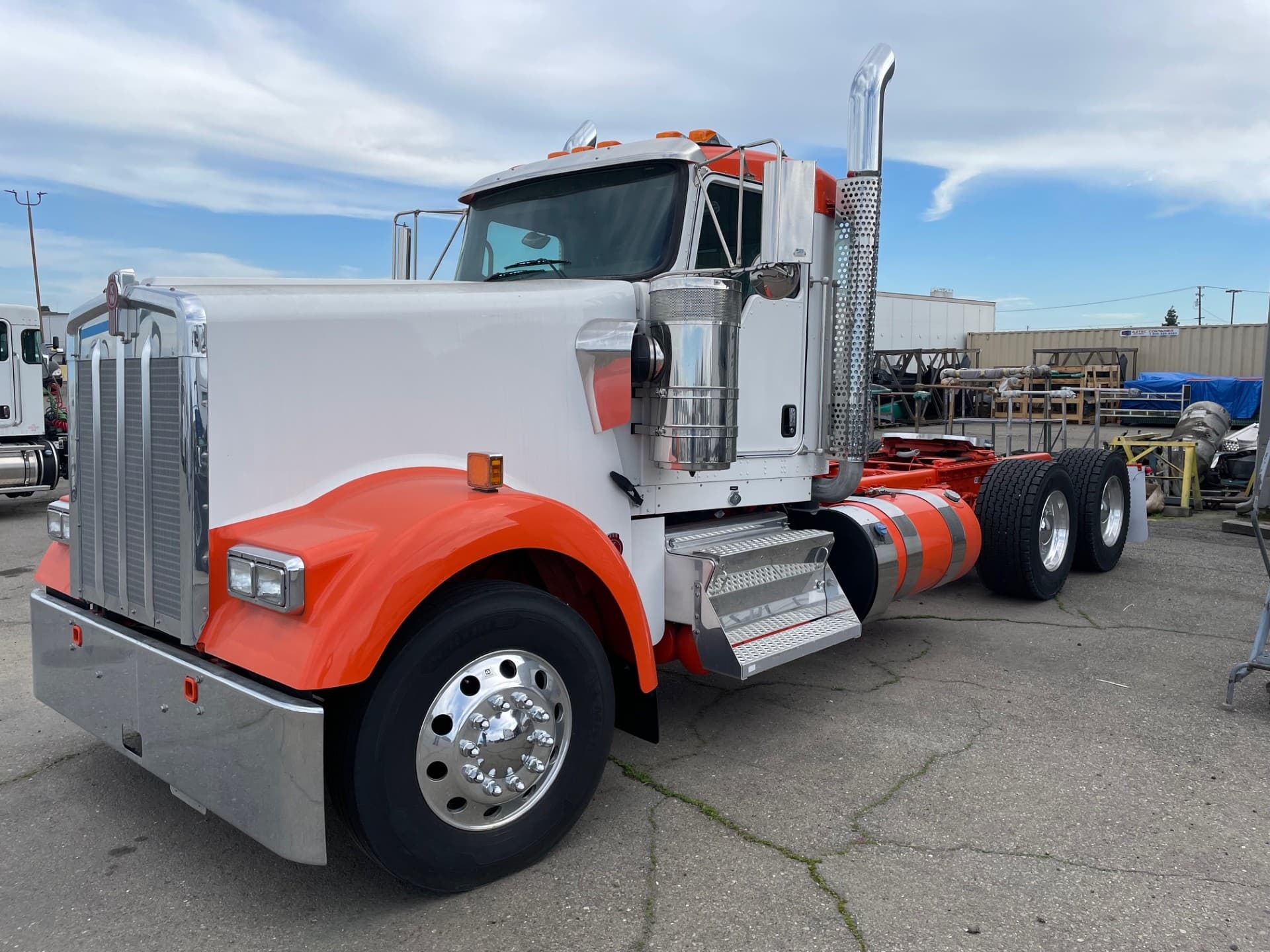 2024 Kenworth W900