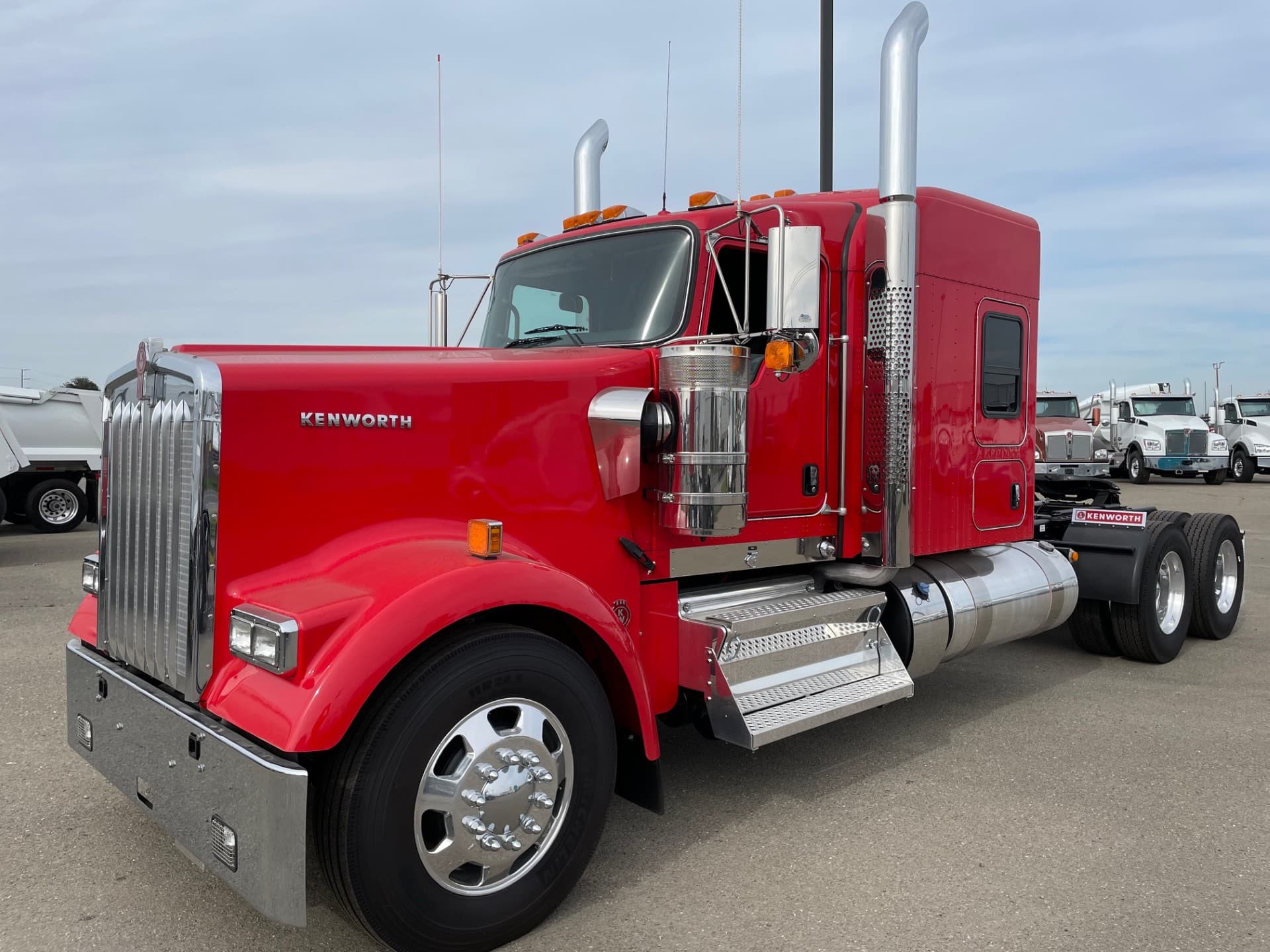 2025 Kenworth W900
