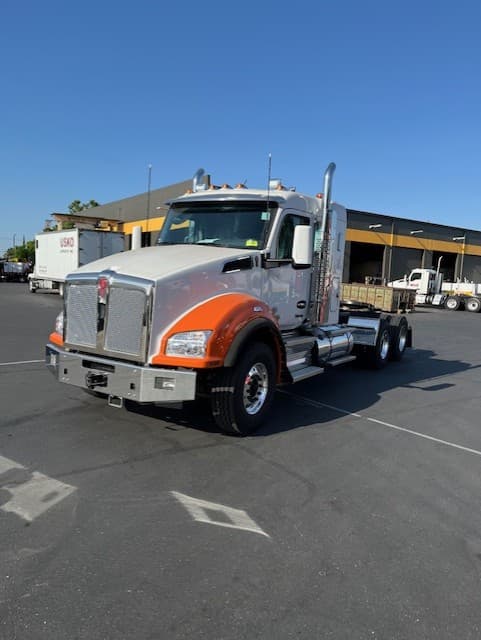 2025 Kenworth T880