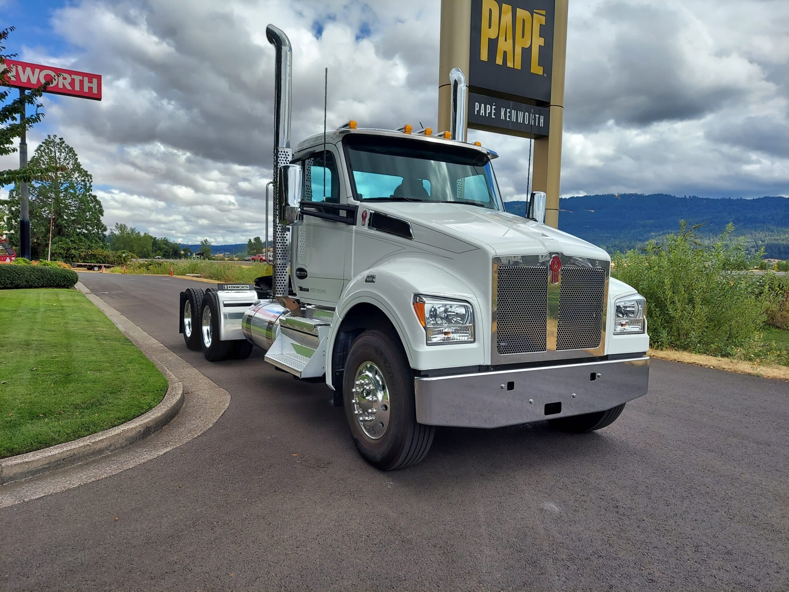 2023 Kenworth T880