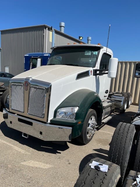 2024 Kenworth T880