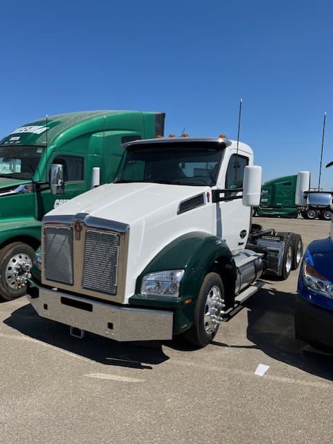 2024 Kenworth T880