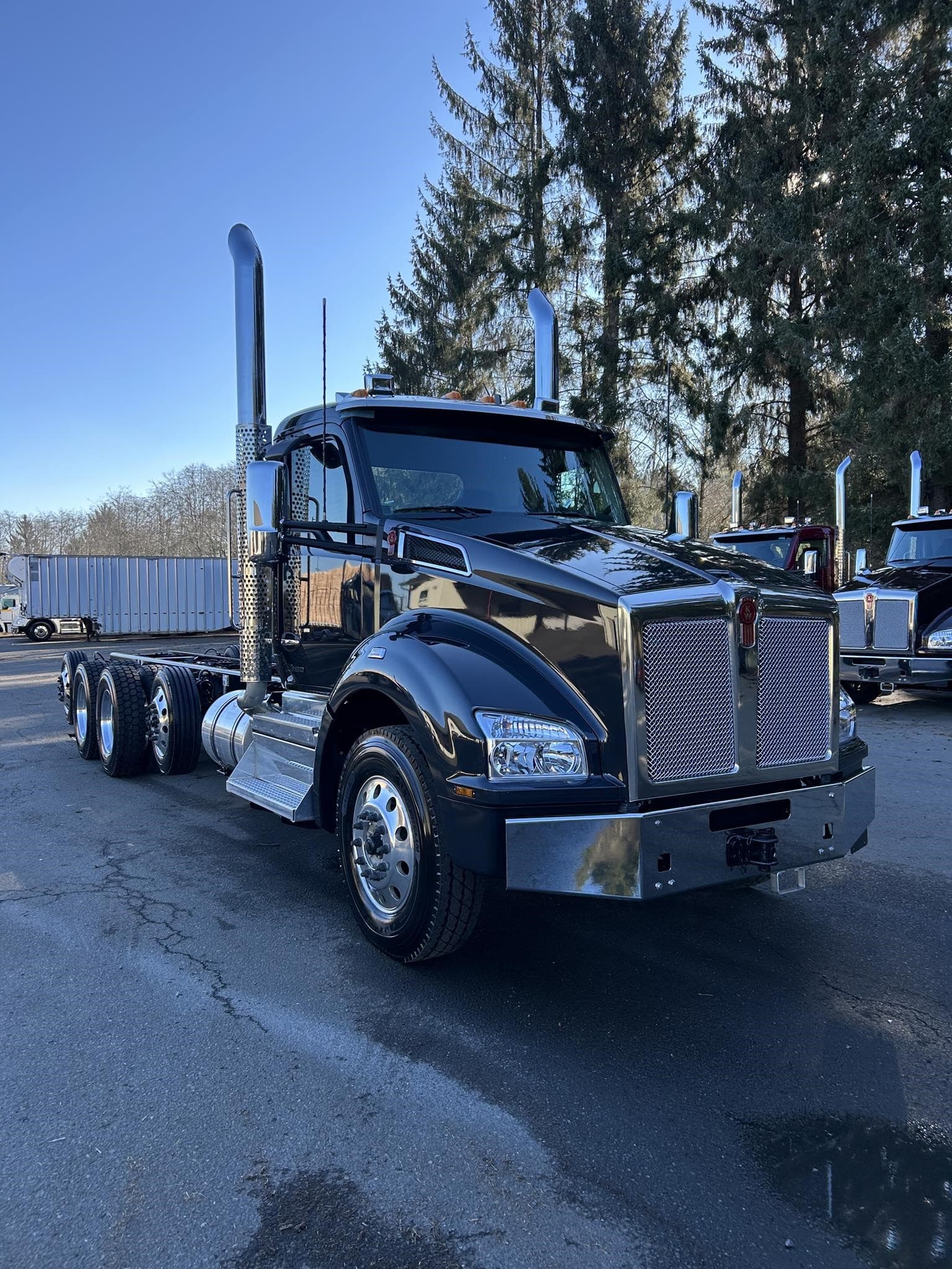 2025 Kenworth T880