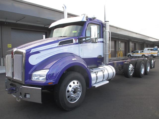 2023 Kenworth T880
