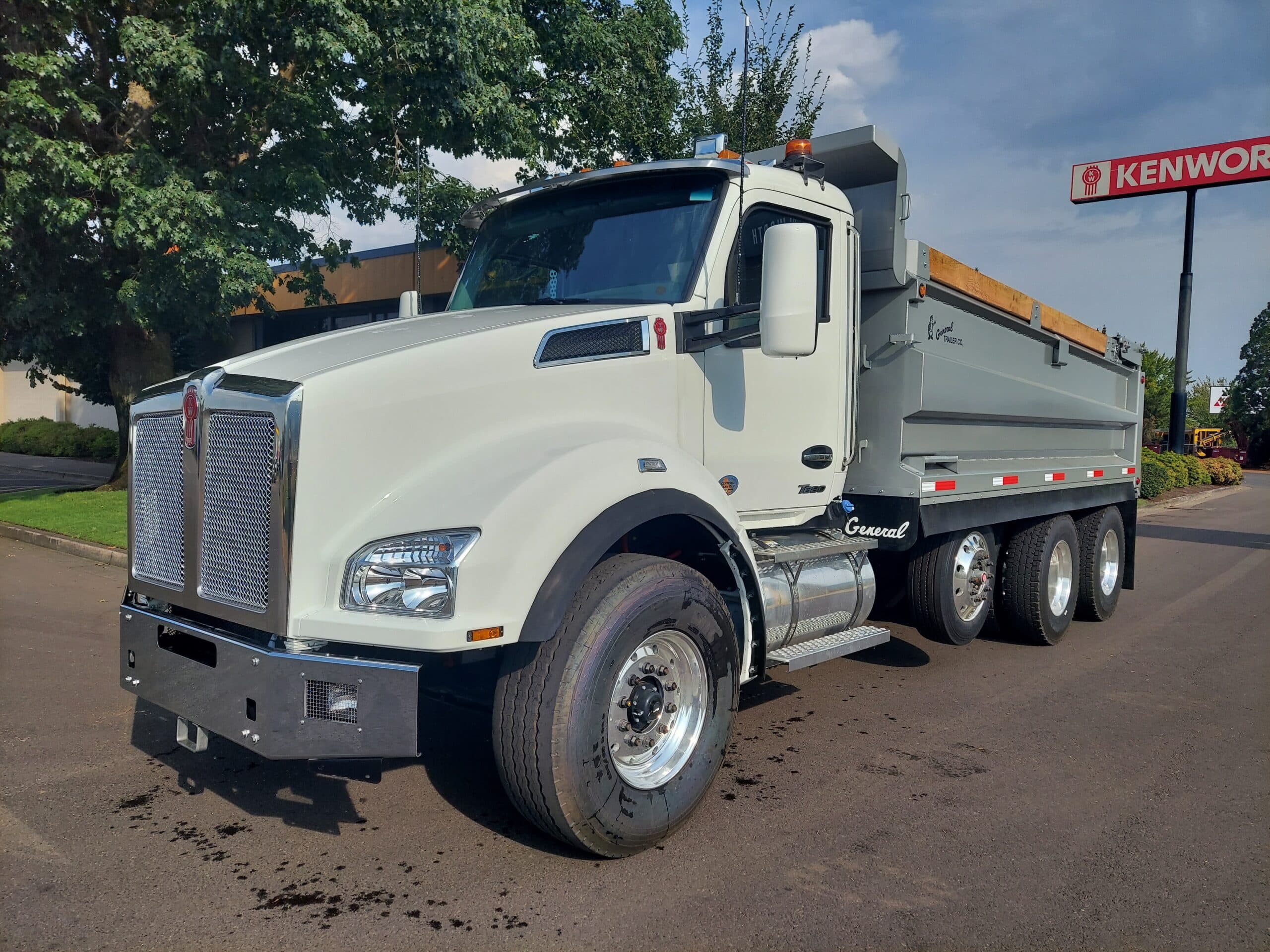 2024 Kenworth T880