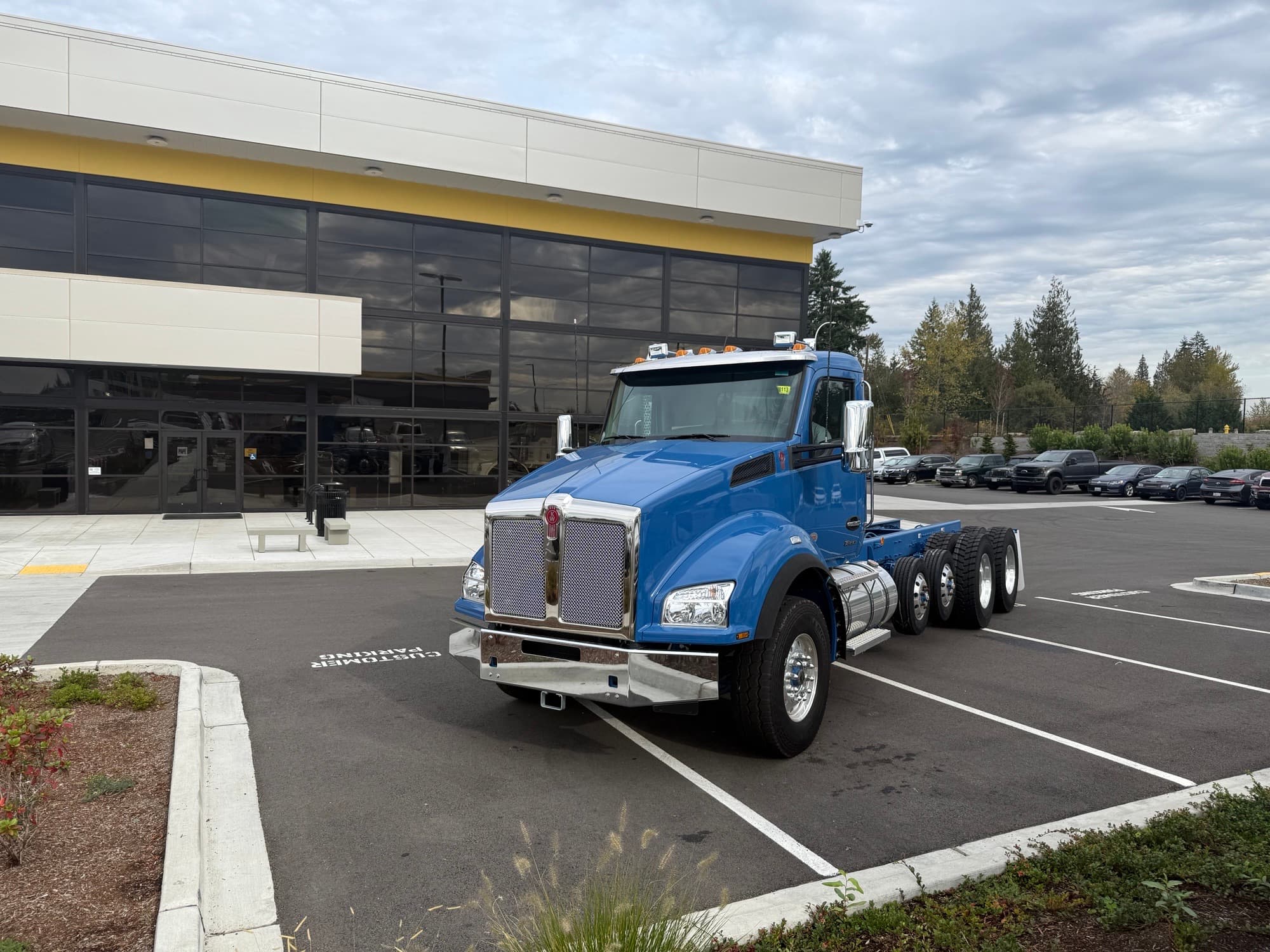 2025 Kenworth T880