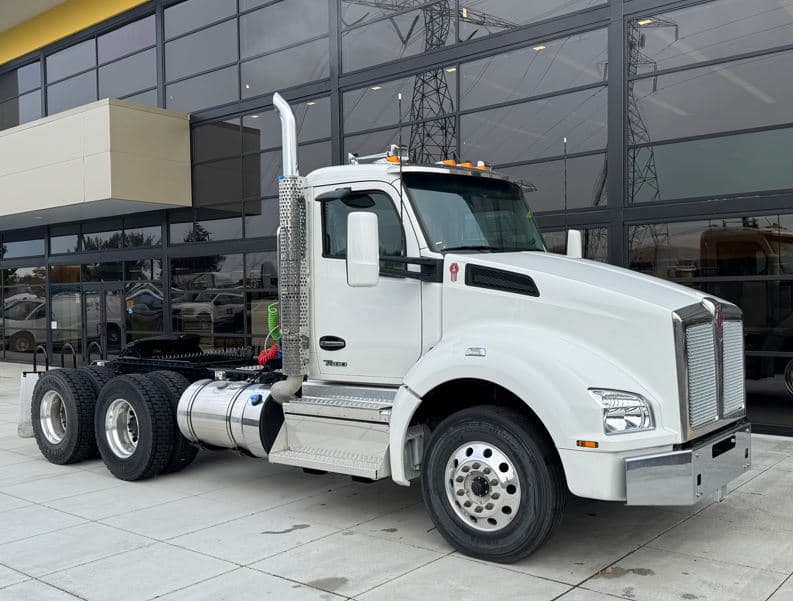2025 Kenworth T880