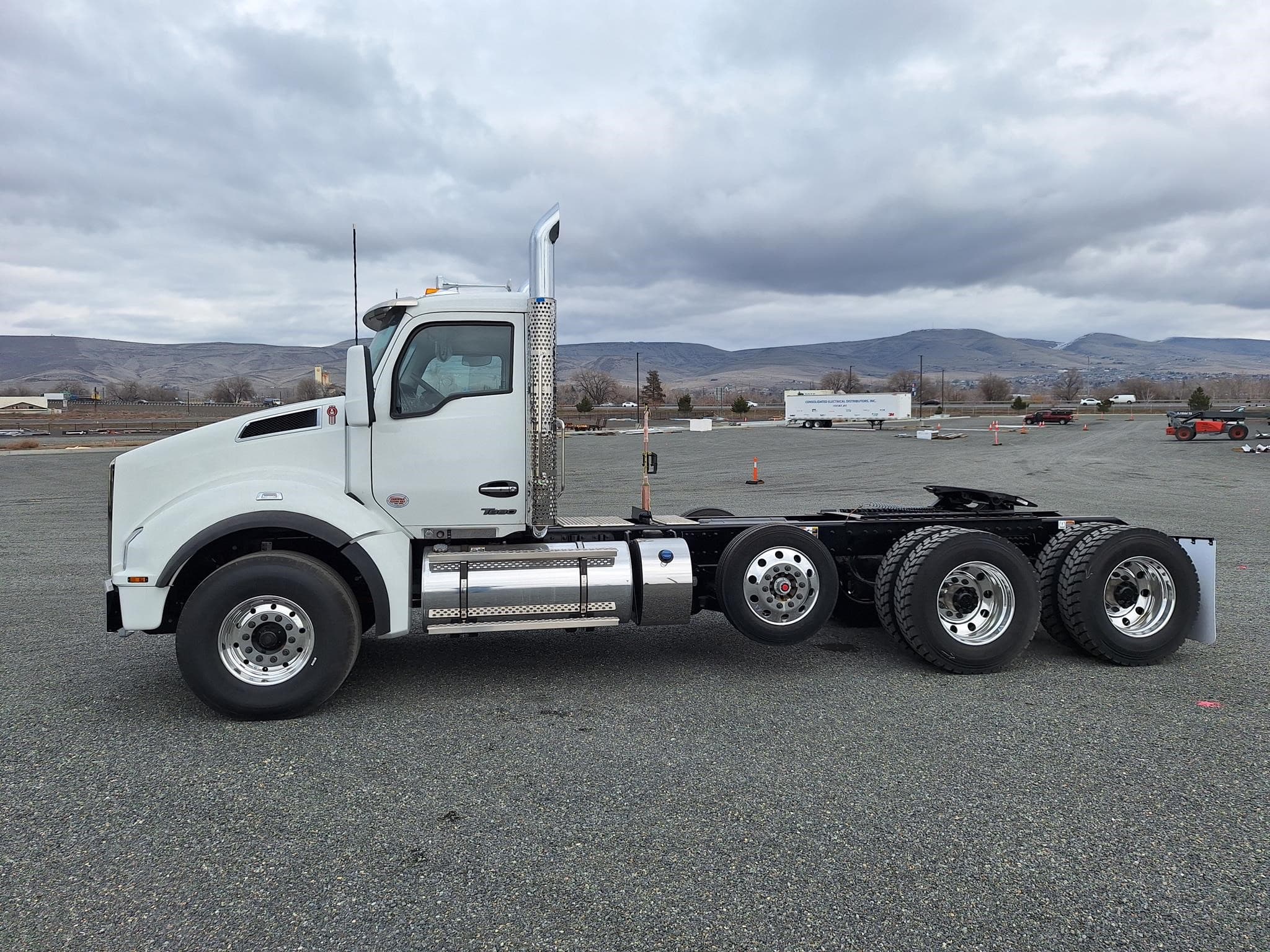 2025 Kenworth T880
