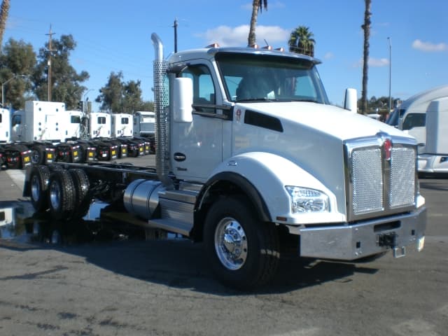 2024 Kenworth T880