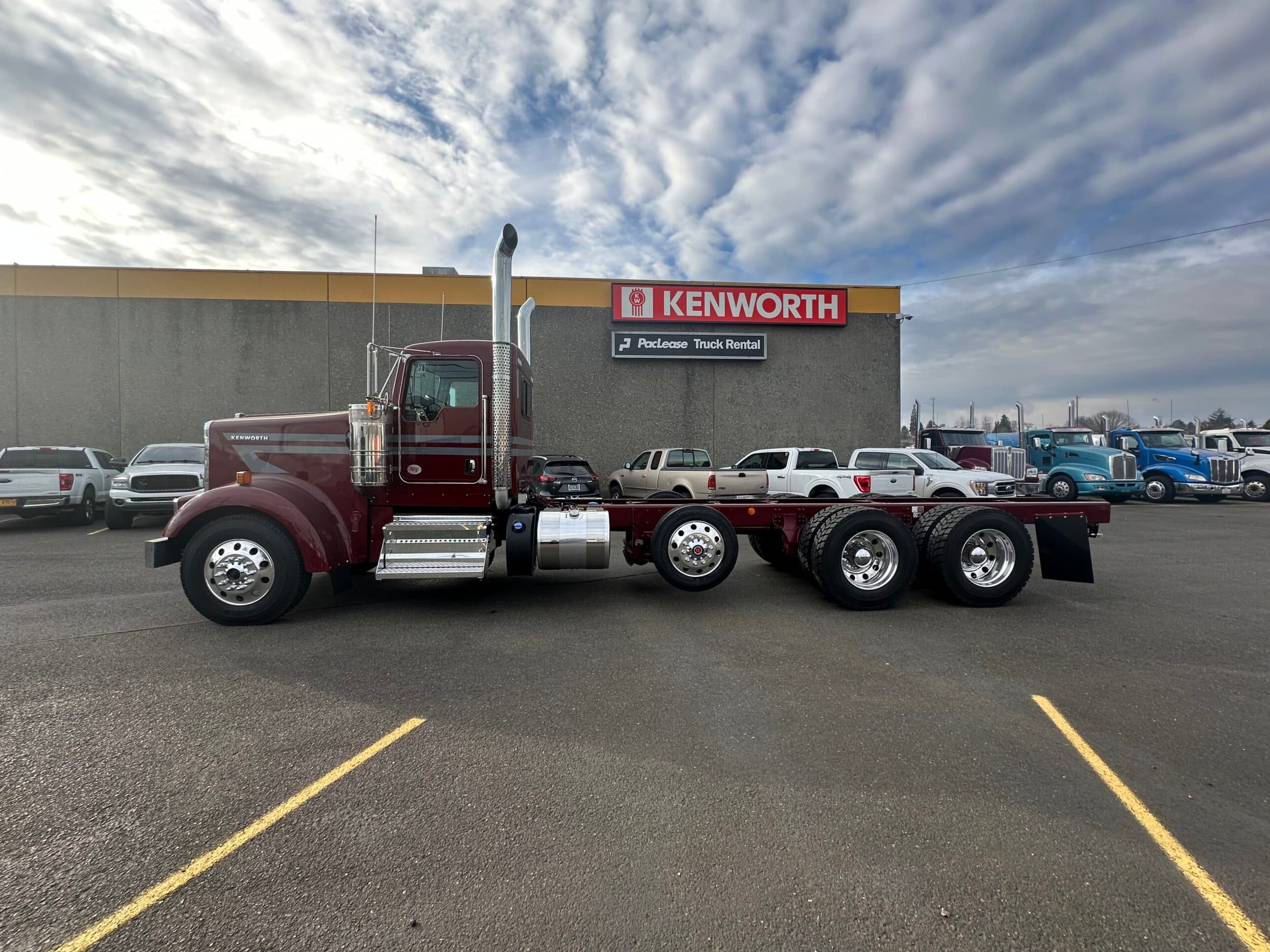 2026 Kenworth W900