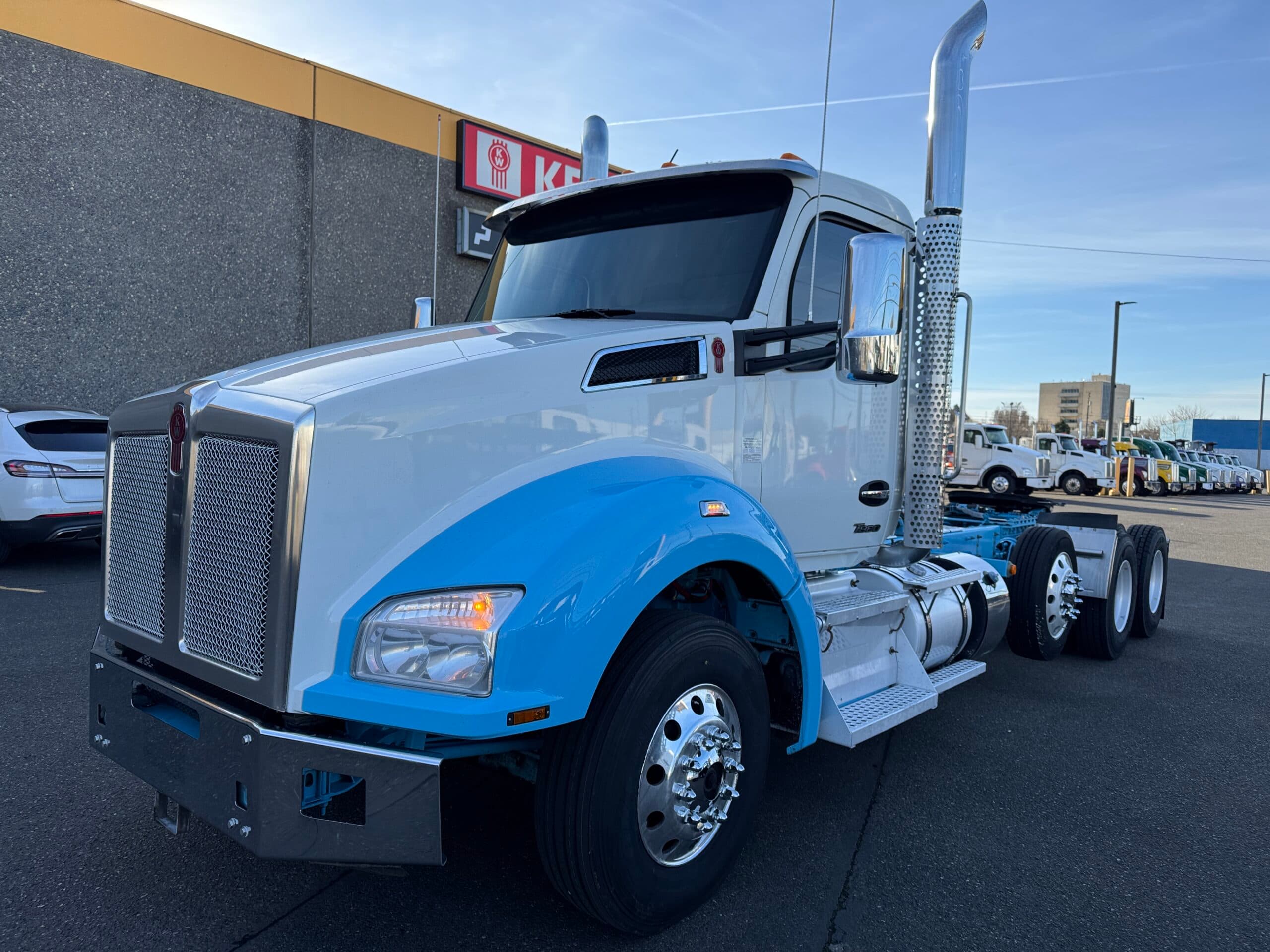 2023 Kenworth T880