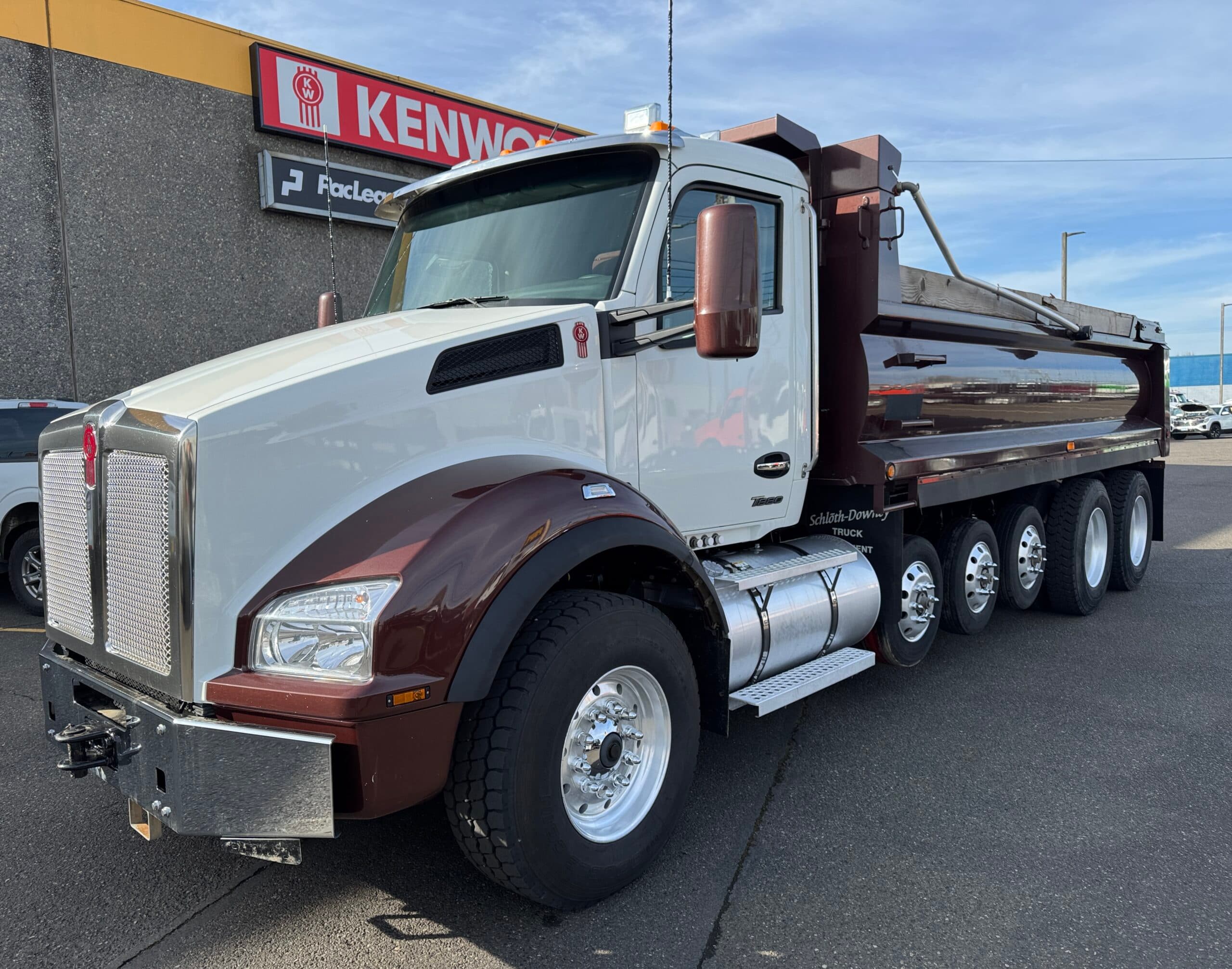2023 Kenworth T880