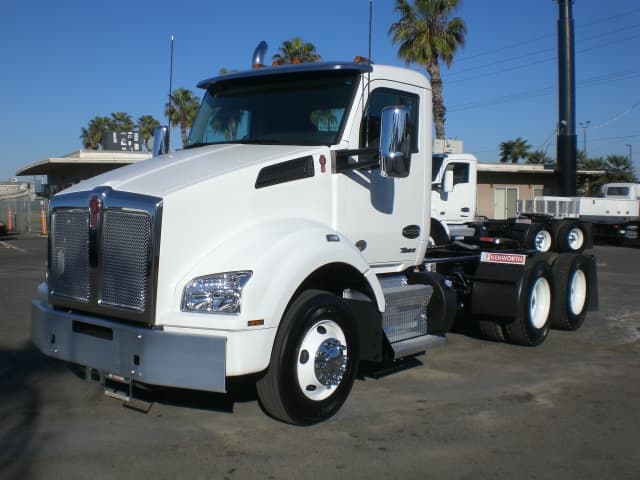 2023 Kenworth T880
