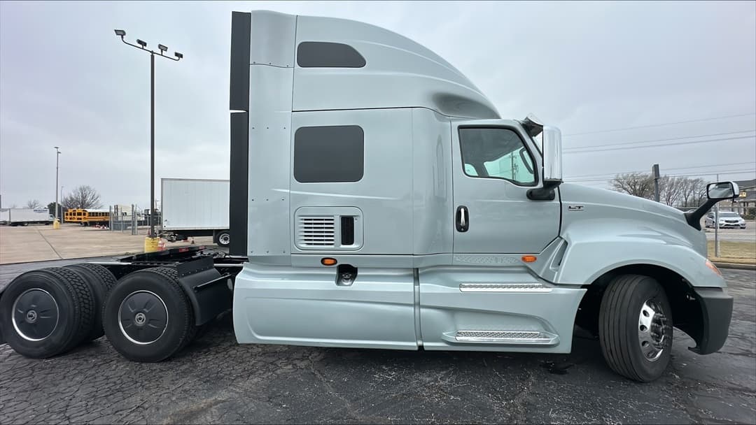 2023 International LT in Tulsa, OK — photo 4