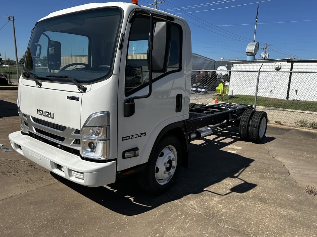 2025 Isuzu NPR
