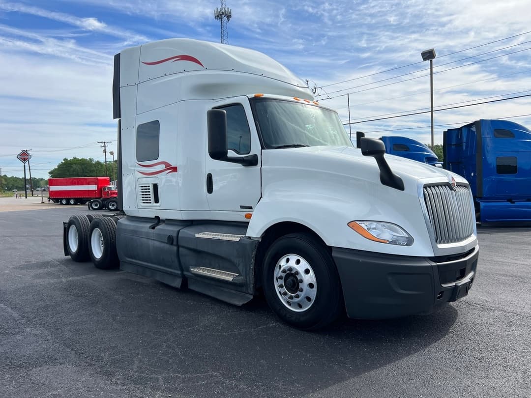 2022 International LT in Tulsa, OK — photo 2
