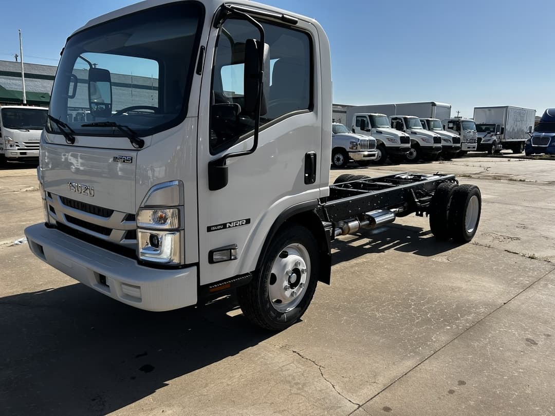 2025 Isuzu NRR