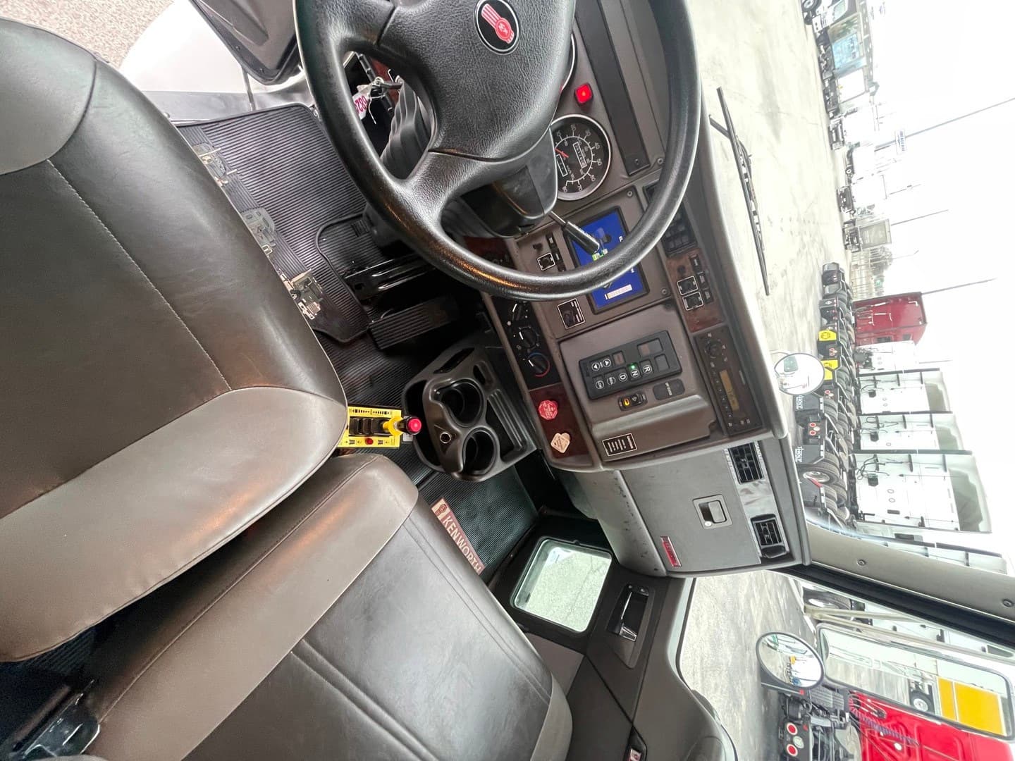 2010 Kenworth T370 in SAN ANTONIO, TX — photo 13
