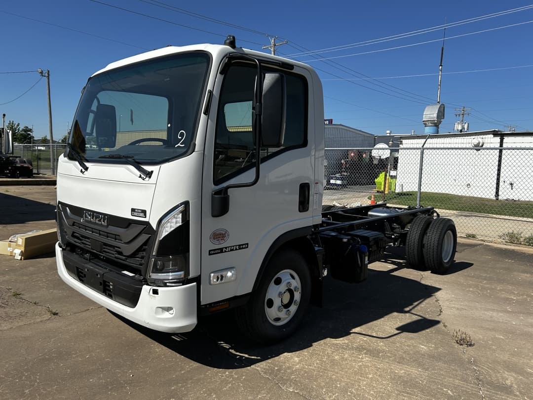 2025 Isuzu NPR