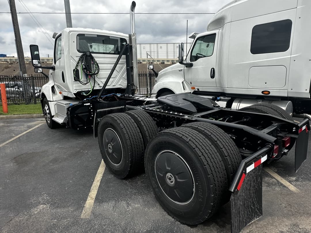 2025 International LT in HOUSTON, TX — photo 3
