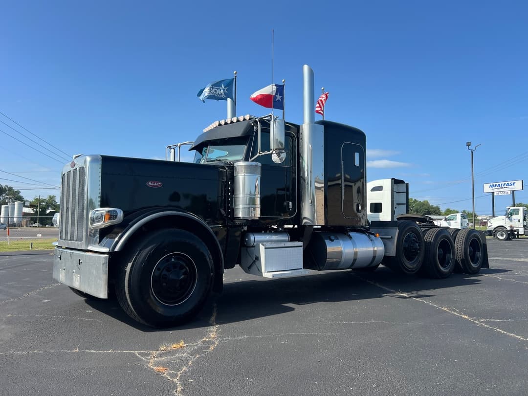 2023 Peterbilt 389