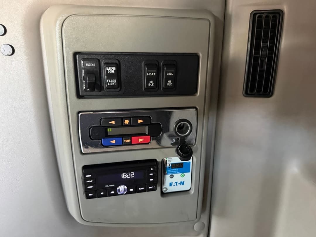 2021 International LT in Oklahoma City, OK — photo 2
