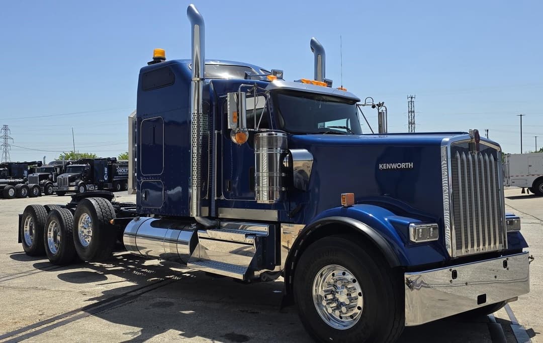 2022 Kenworth W900