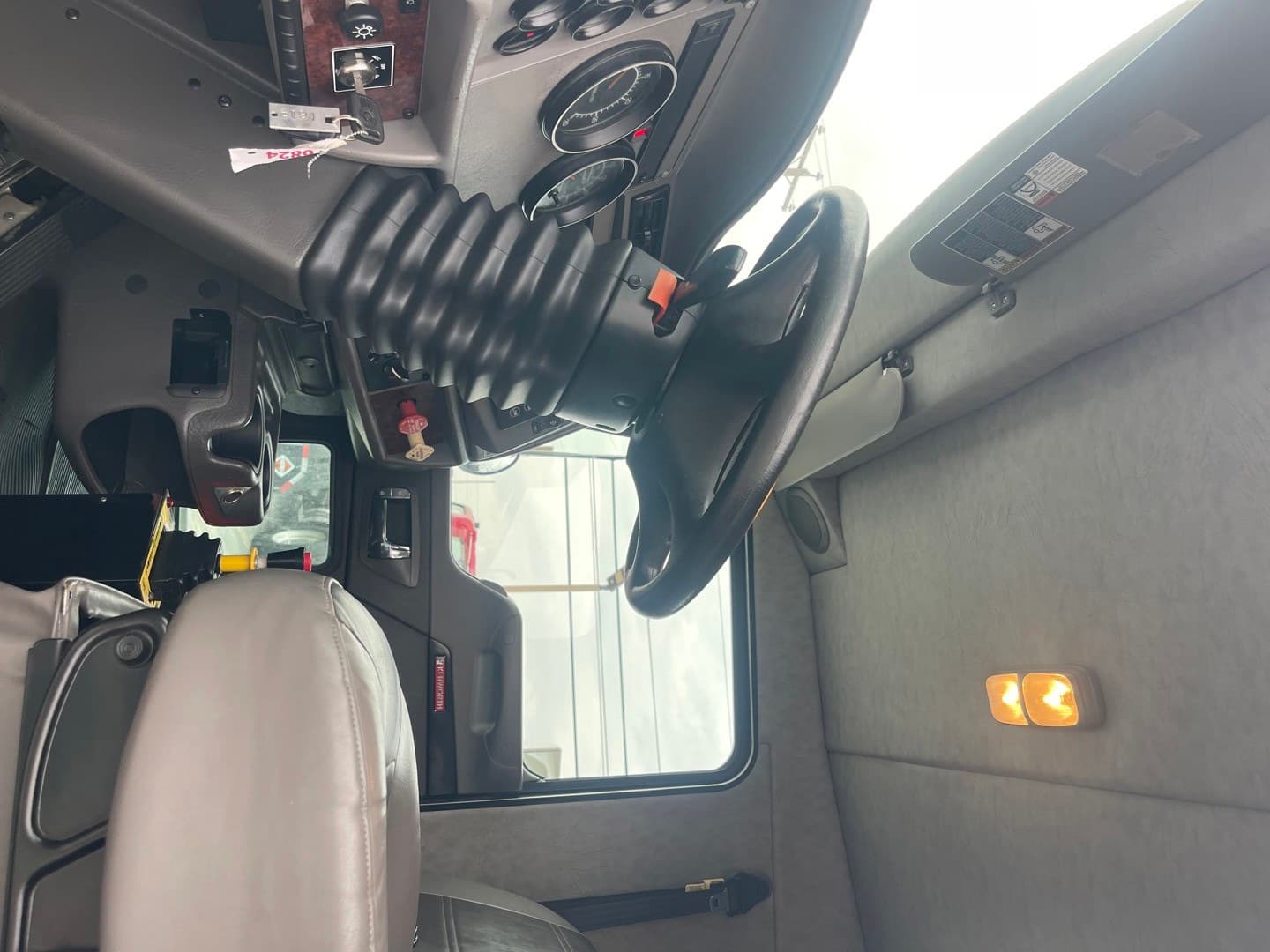 2010 Kenworth T370 in SAN ANTONIO, TX — photo 13