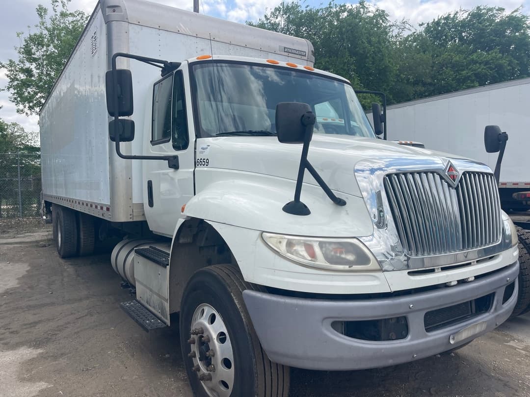 2017 International 4300 in SAN ANTONIO, TX — photo 2