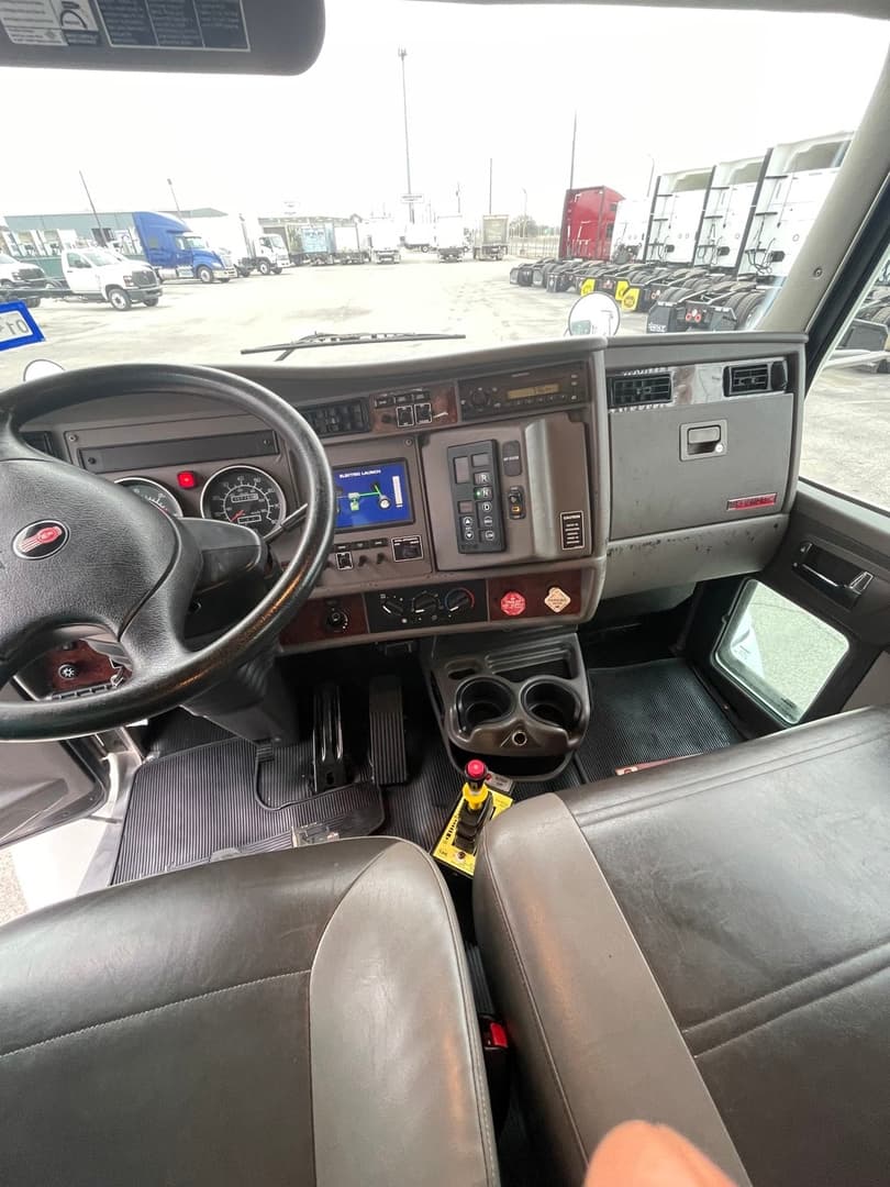2010 Kenworth T370 in SAN ANTONIO, TX — photo 14