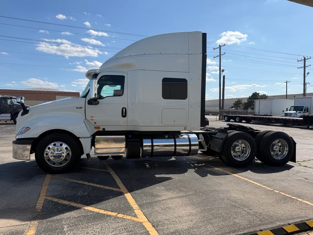 2021 International LT in Oklahoma City, OK — photo 9