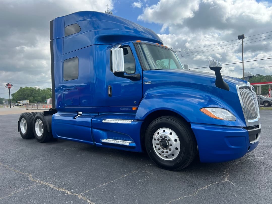 2021 International LT in Tulsa, OK — photo 2