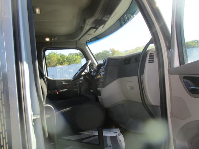 2019 Peterbilt 567 in BUTLER, PA — photo 8