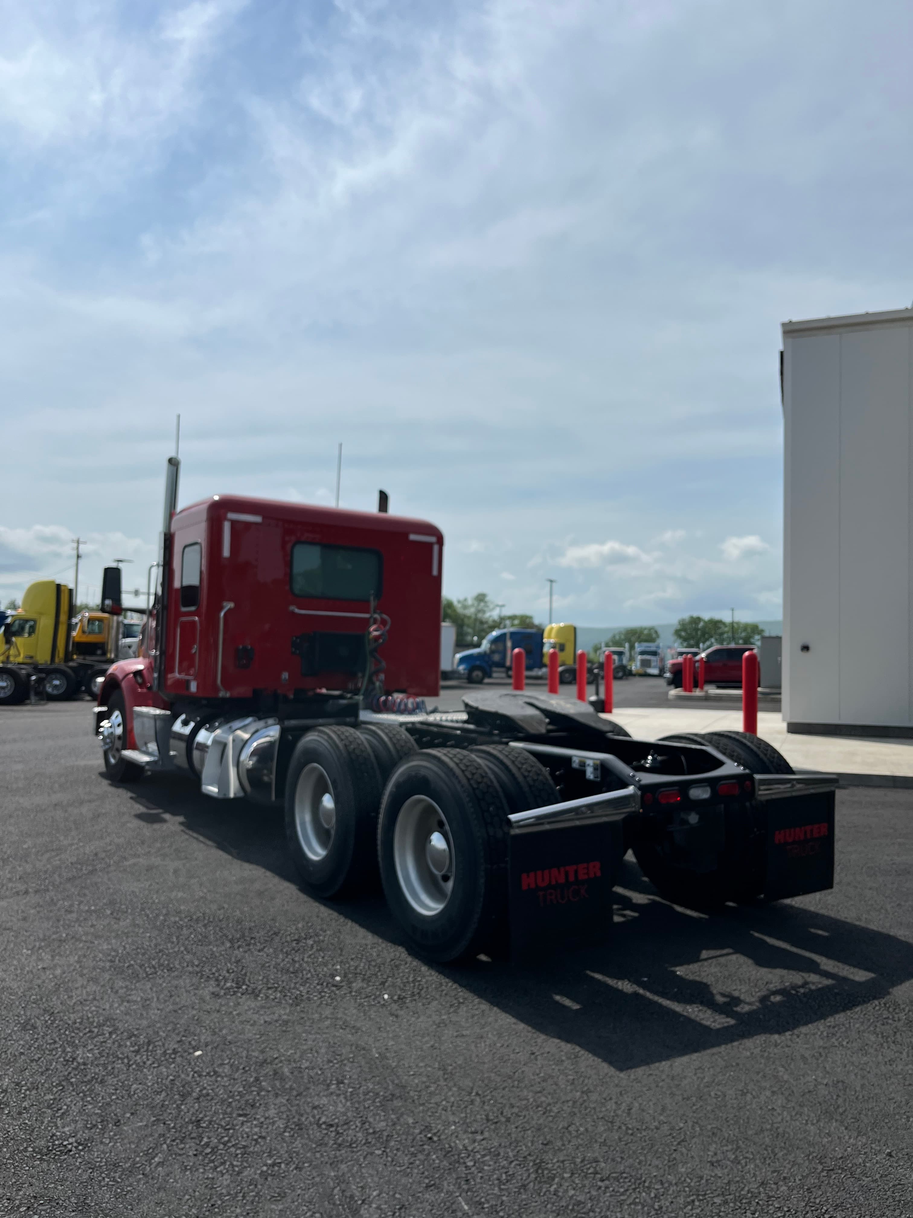 2023 Peterbilt 567 in ALLENTOWN, PA — photo 3