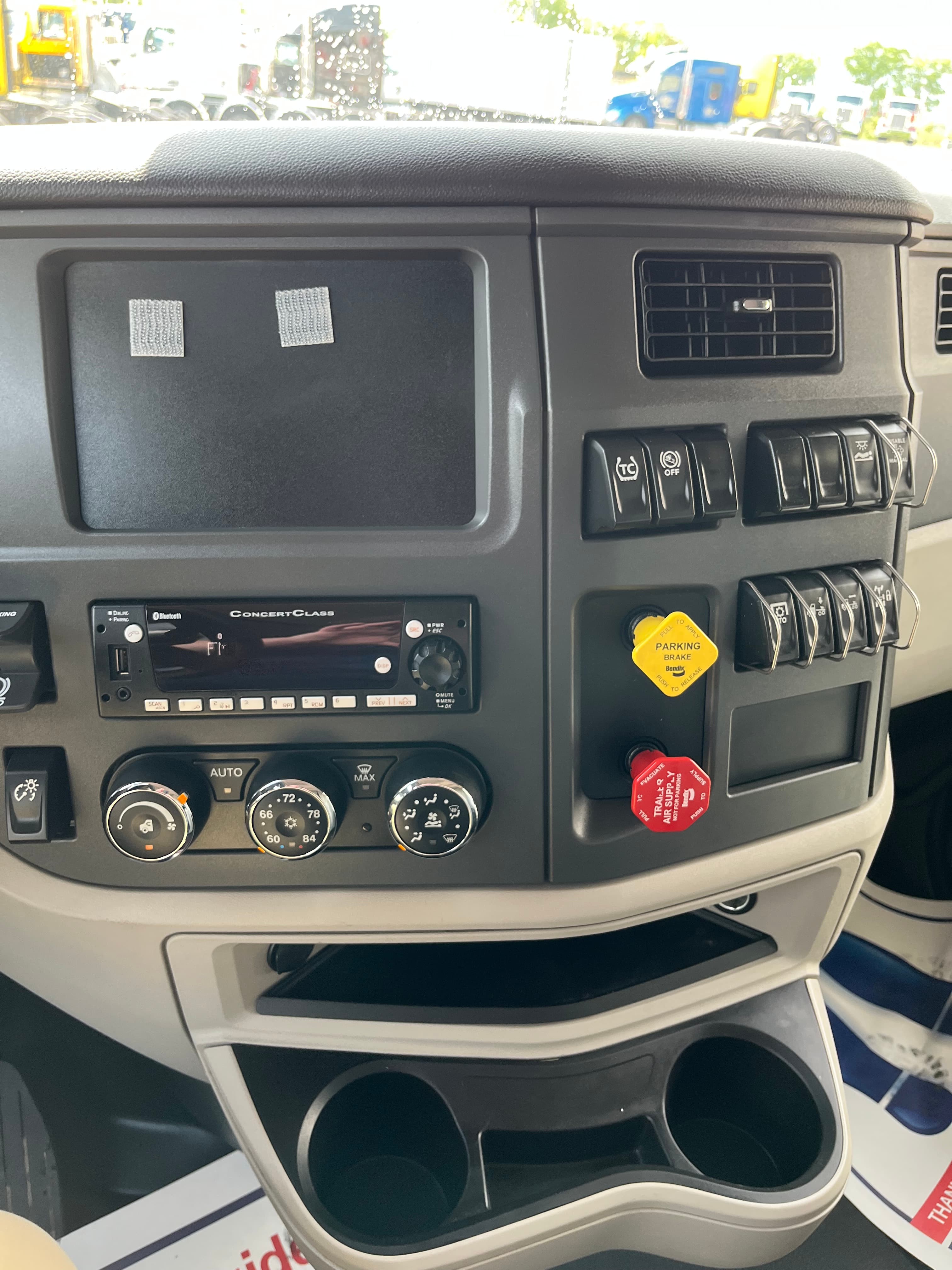 2023 Peterbilt 567 in ALLENTOWN, PA — photo 15