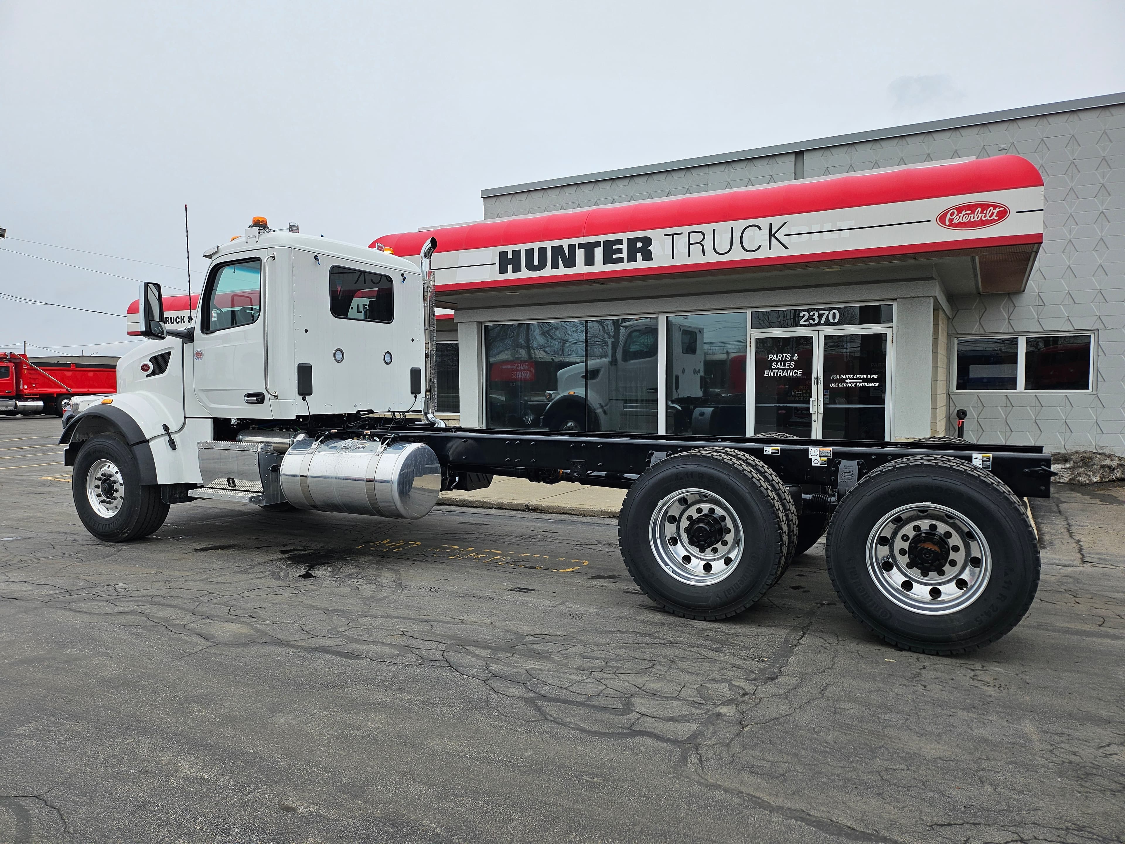 2025 Peterbilt 567 in BUFFALO, NY — photo 3