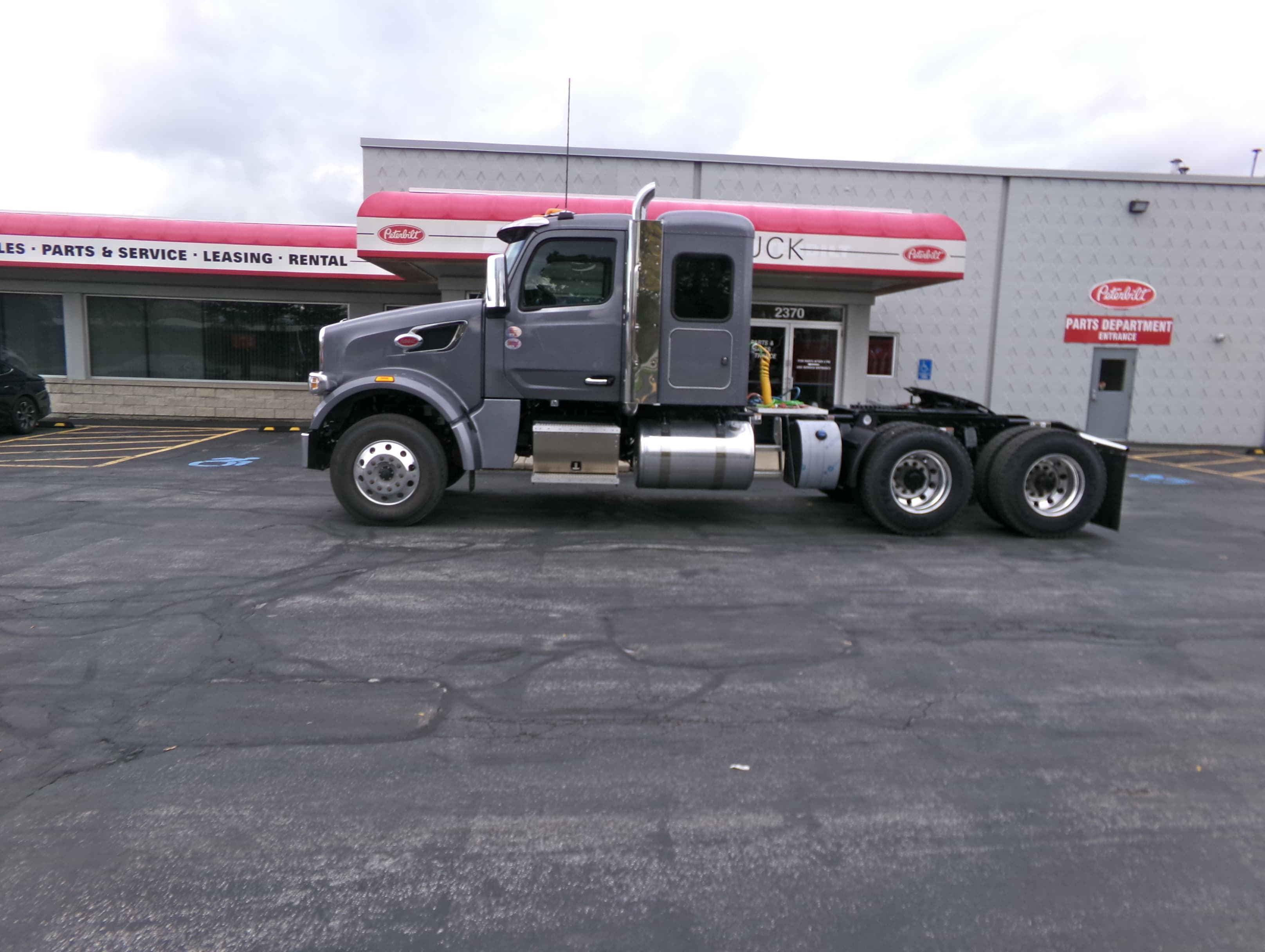 2025 Peterbilt 567 in BUFFALO, NY — photo 3