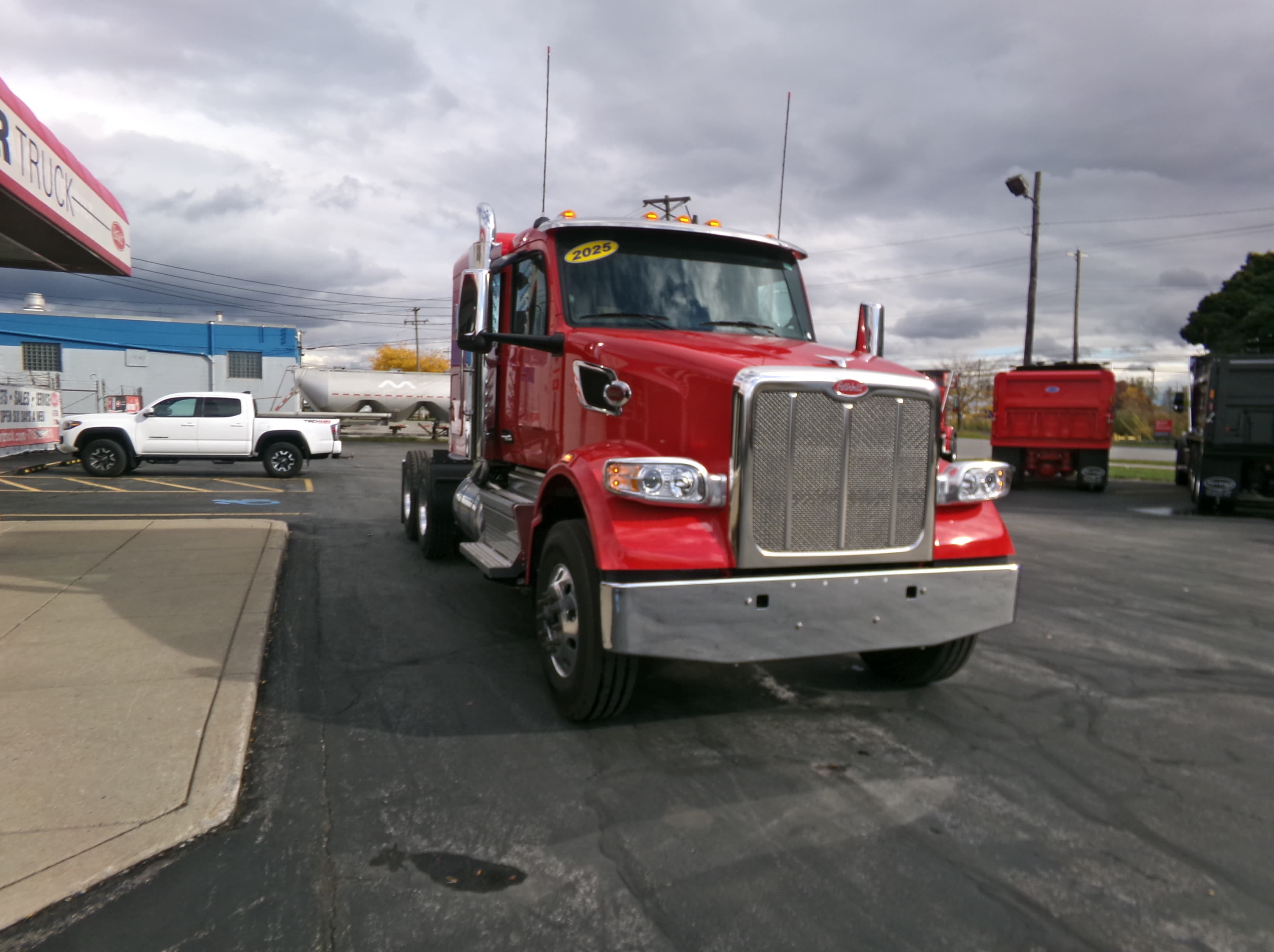 2025 Peterbilt 567 in BUFFALO, NY — photo 2