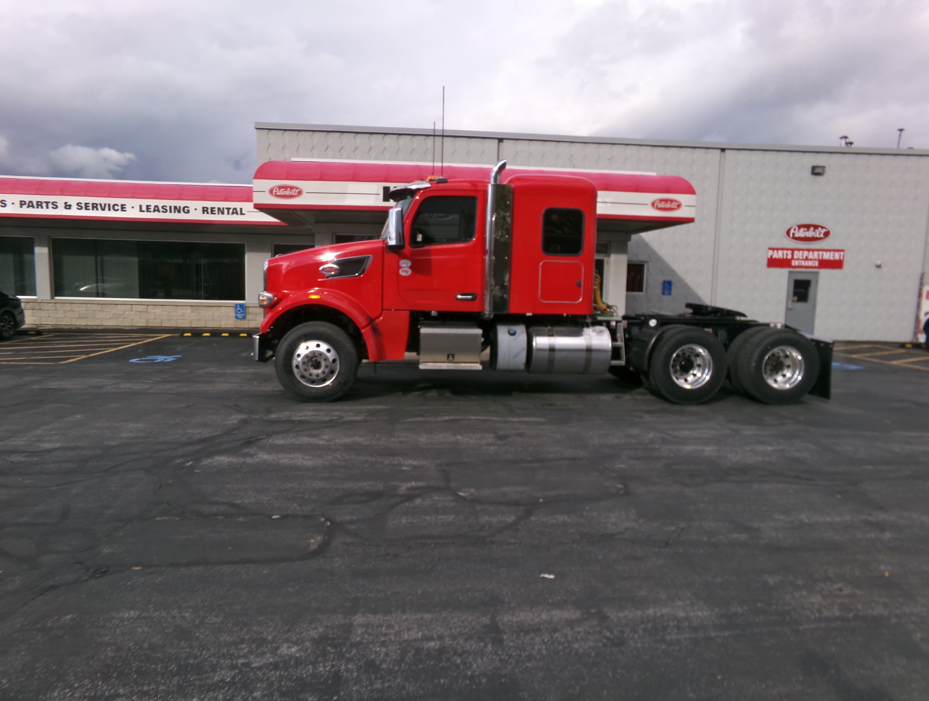 2025 Peterbilt 567 in BUFFALO, NY — photo 4