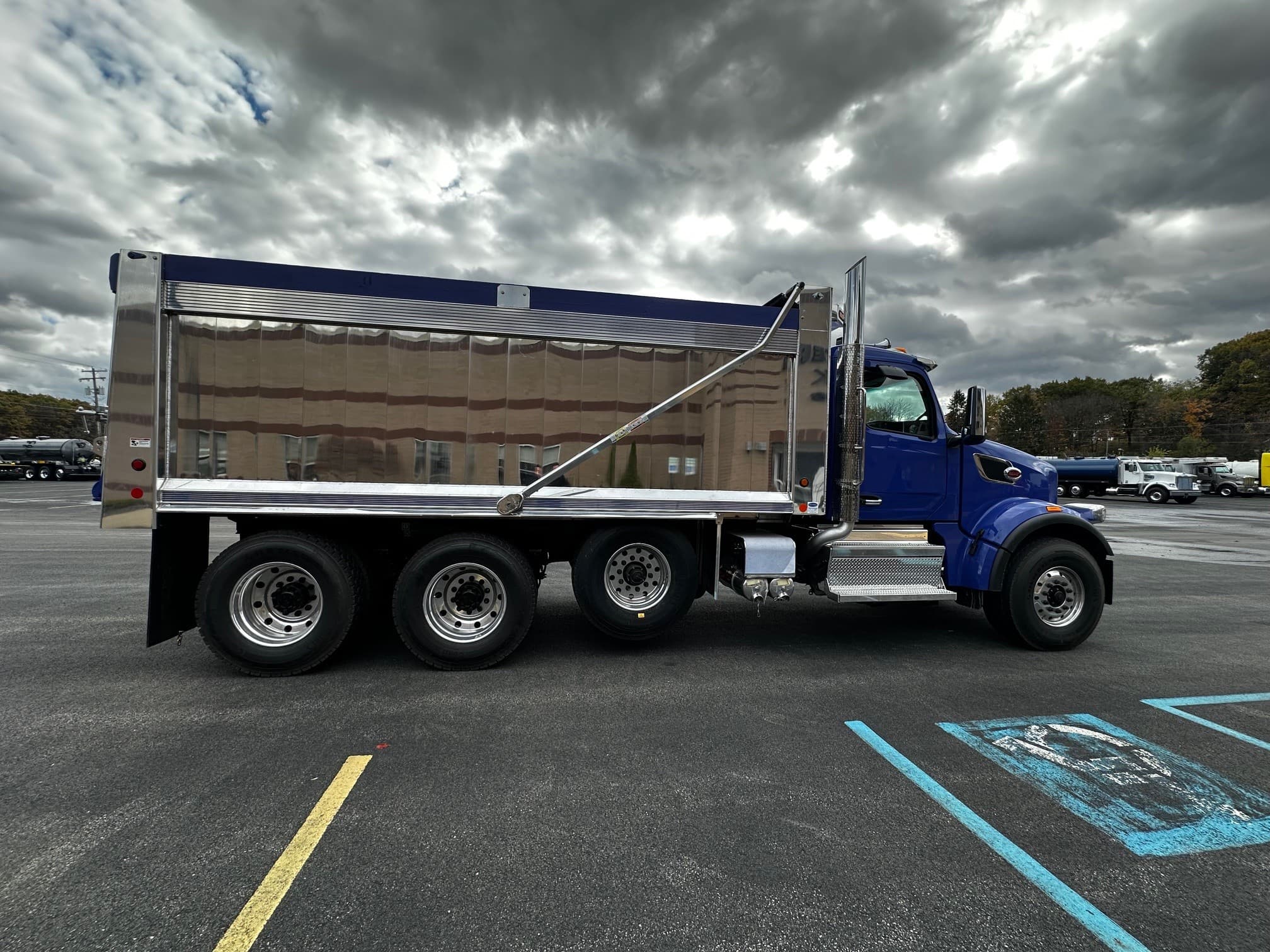2026 Peterbilt 567 in BUTLER, PA — photo 9