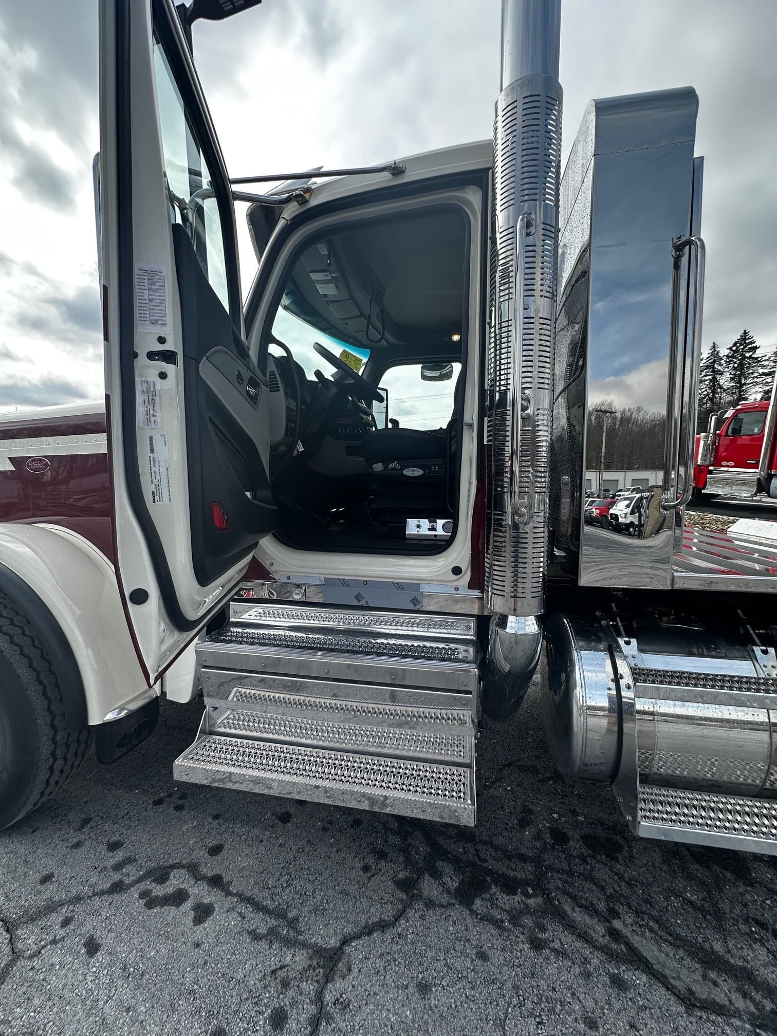 2026 Peterbilt 589 in BUTLER, PA — photo 5