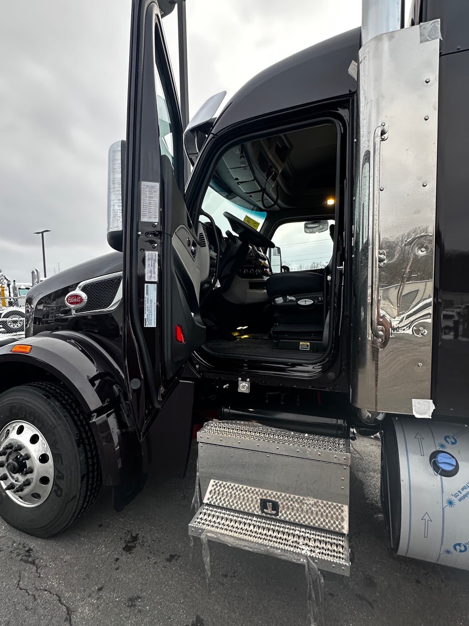 2026 Peterbilt 567 in BUTLER, PA — photo 8