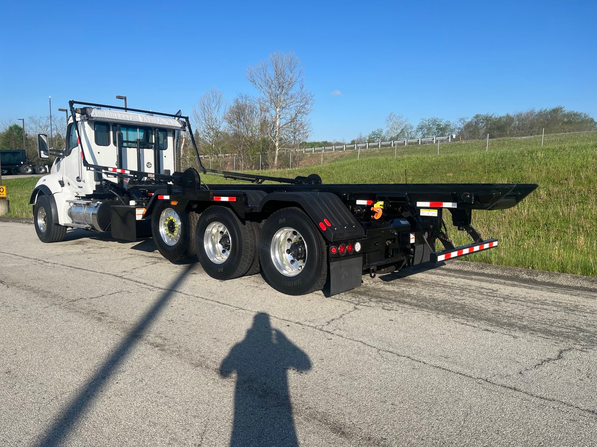 2024 Kenworth T880 in UNIONTOWN, PA — photo 2