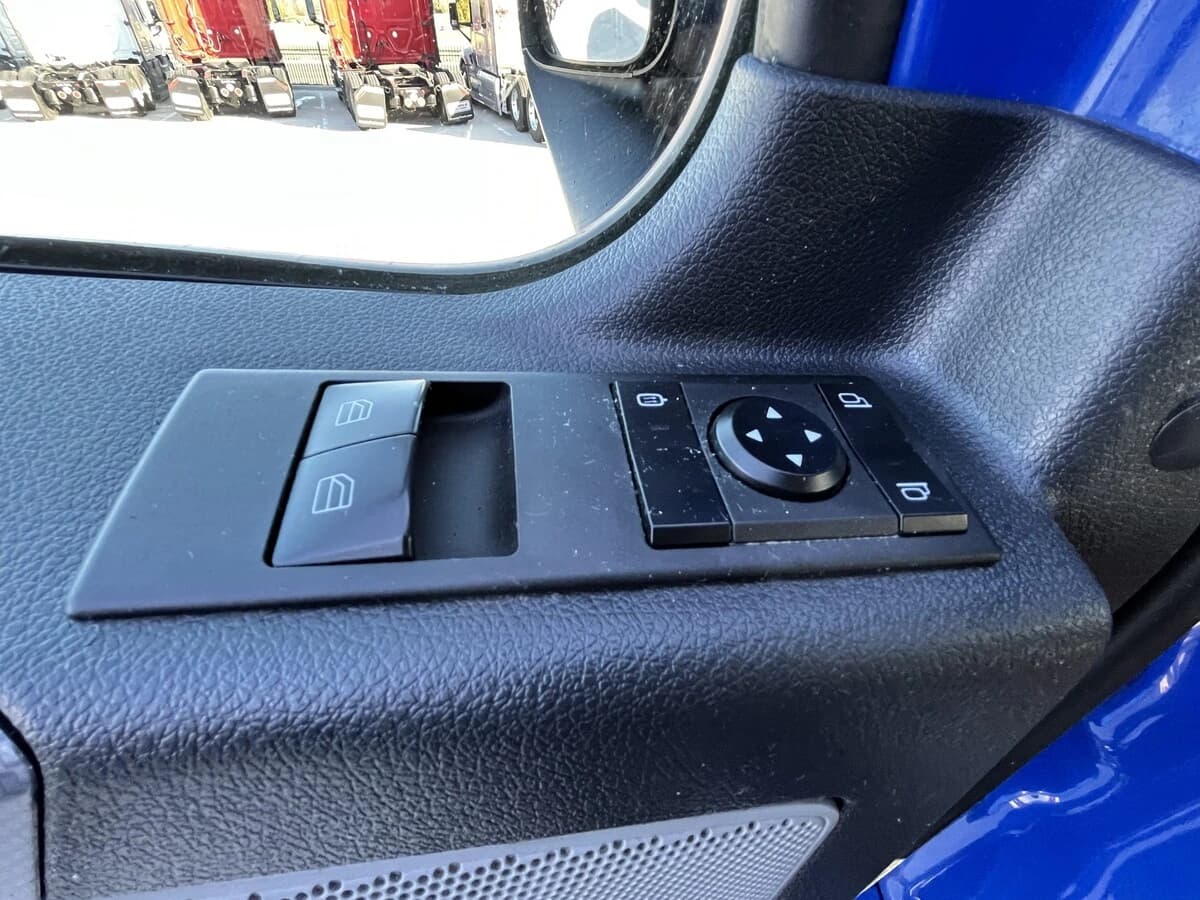 2022 Freightliner Cascadia in Kansas City, MO — photo 25